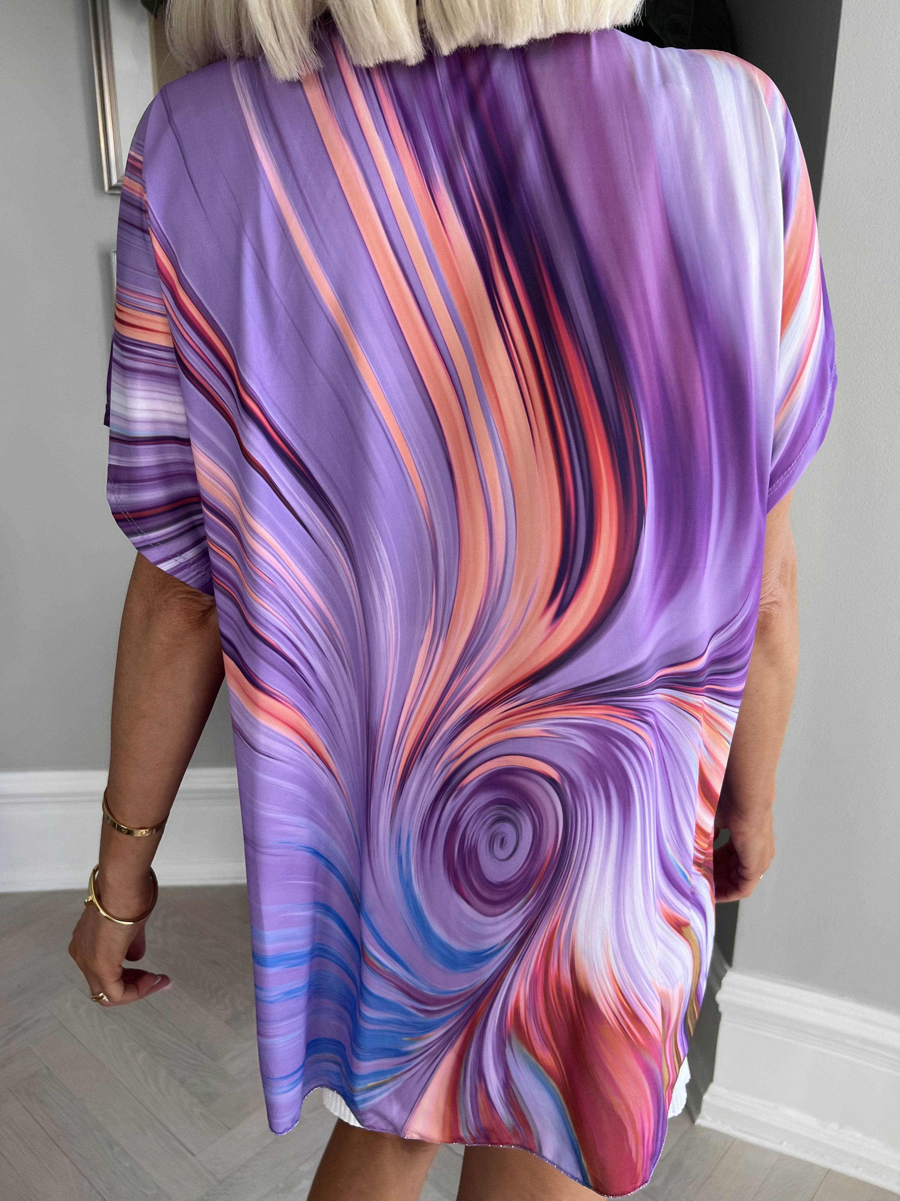 Meghan - Flerfarvet bluse med tynd glimmerkant